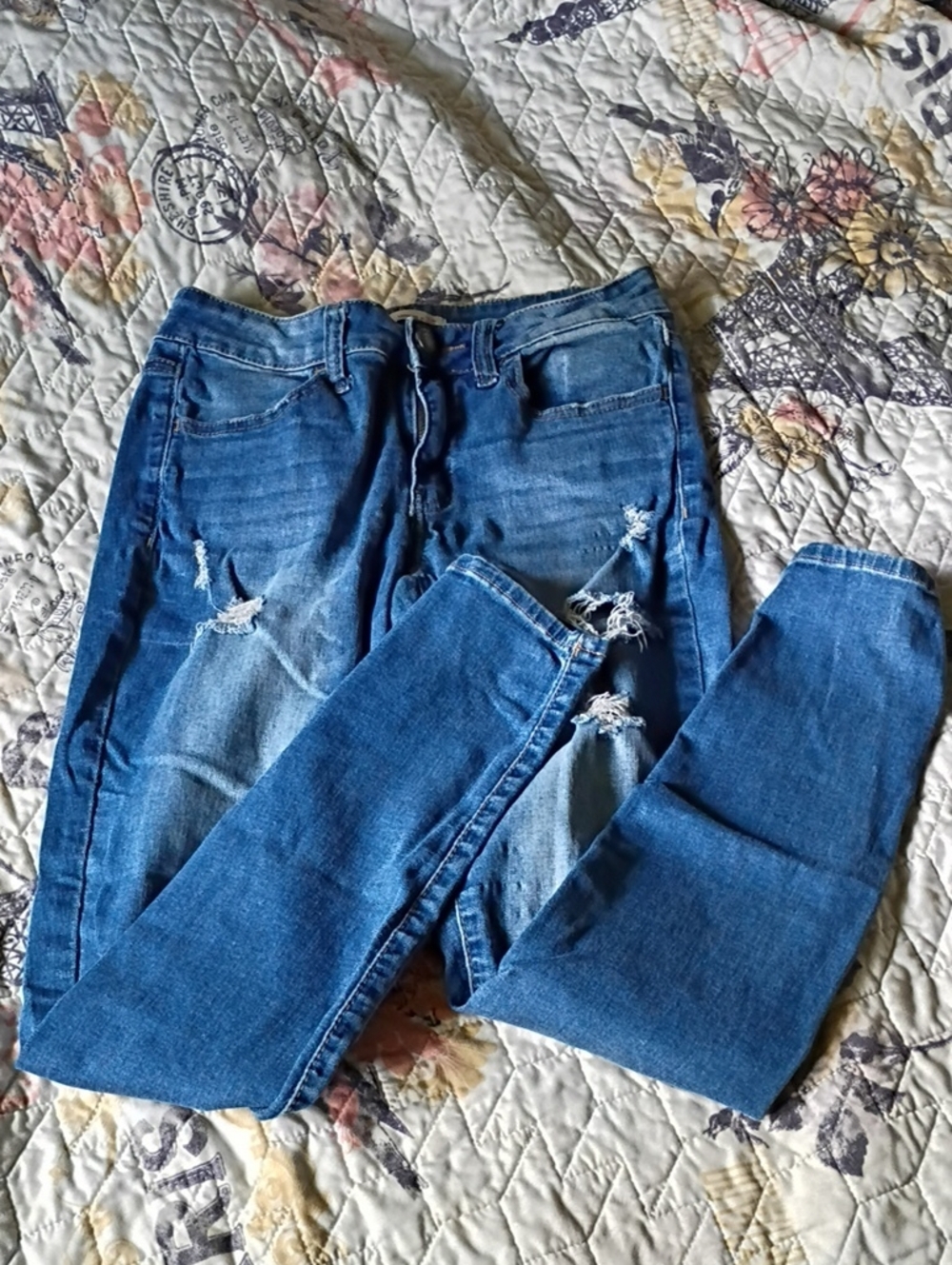SO Women's Blue Distressed Skinny Jeggings